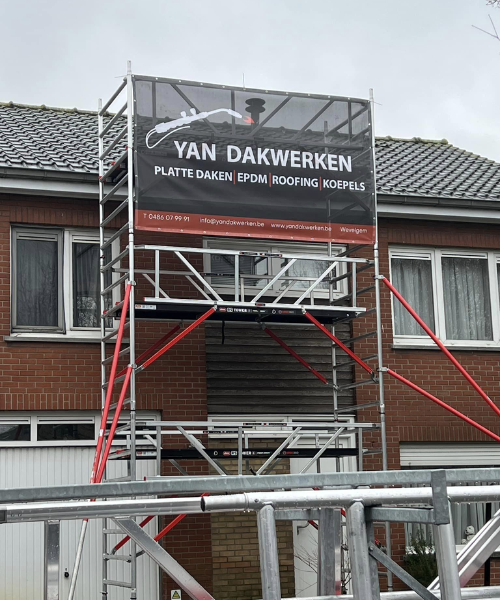 renovatiewerken van een dak door yandakwerken